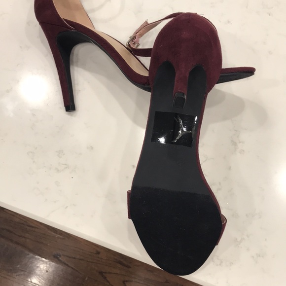 9 1/2 W I N E  metafor HEELS. Has an imprinted gator texture. Ankle strap 3”HEEL - Picture 7 of 7